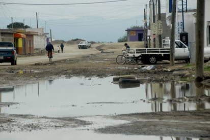 Básico. El pavimento es un servicio básico que las autoridades deben proporcionar a la población. (EL SIGLO DE TORREÓN)