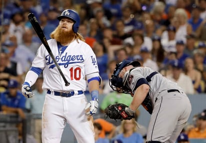 Un jonrón de Justin Turner produjo dos carreras para romper el empate en la sexta entrada ante Dallas Keuchel. Y Kershaw tuvo control absoluto de la situación. (AP)
