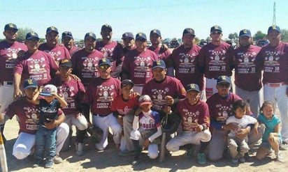 El Juego de Estrellas fue también un homenaje a Amado Delgadillo, quien fuera pitcher campeón de diversas ligas de la región. (Especial)