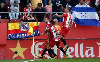 El Girona logró ayer una victoria histórica en Montilivi (2-1), al remontar su partido ante Real Madrid y sumar tres puntos de oro ante el vigente campeón de la competición, en el debut de los catalanes en Primera División. (AP)