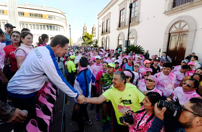 El gobernador José Rosas Aispuro Torres, anunció que se ampliarán las acciones de detección de cáncer de mama todo el año y se atenderá a todas las mujeres duranguenses sin importar el esquema de seguridad social con el que cuenten. (CORTESÍA)