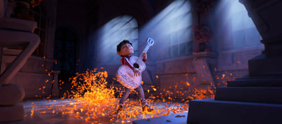 Con cuatro millones de espectadores a la fecha, COCO logró la mejor apertura de una película animada con historia original en la industria del cine del país. (ARCHIVO)