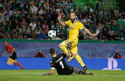 Gonzalo Higuaín marcó el gol del empate al minuto 79. (AP)