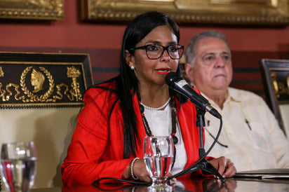 'Gobierno (de) Canadá exhibe la indignidad de tener como Canciller a una nieta de un colaboracionista nazi! No extraña su hostilidad contra Venezuela', dijo Rodríguez en su cuenta de Twitter al rechazar las sanciones y al pedir respeto para su país. (ARCHIVO)