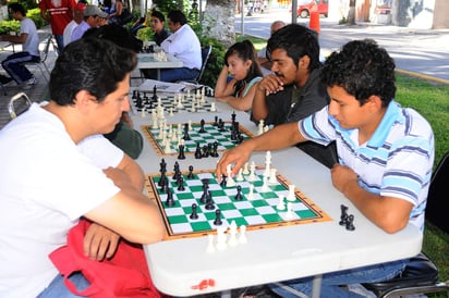 La competencia es organizada por el propio Paseo Colón y la Asociación de Ajedrez de la Laguna.  (EL SIGLO DE TORREÓN)