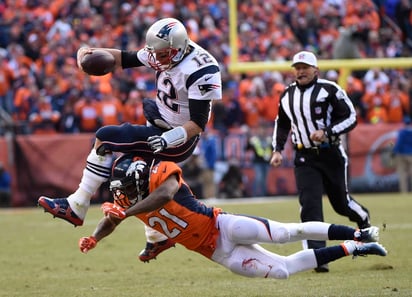 El mariscal de campo de Nueva Inglaterra, Tom Brady (12), tiene récord perdedor jugando en casa de los Broncos de Denver. (AP)