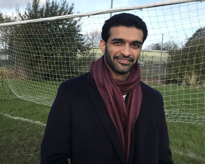 Hassan Al Thawadi, secretario general del Comité Supremo de la organización del Mundial de Catar 2022, en su visita a Sheffield, Inglaterra. (Fotografía de AP)