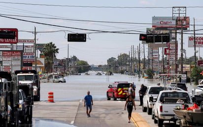 De 1981 a 2000, las probabilidades de una precipitación de 50 centímetros de lluvia en una gran porción de Texas eran de 1 en 100, e incluso menos, señaló Emanuel. Ahora, son de 6 en 100, y para 2081 serán de 18 en 100, agregó. (ARCHIVO)