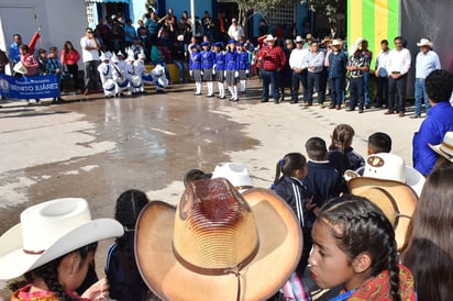 Aseguran. Autoridades municipales de Lerdo acudieron con motivo del aniversario del ejido San Jacinto y prometieron un domo. (EL SIGLO DE TORREÓN) 