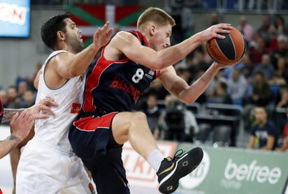 Baskonia fue muy superior y aplastó 105-75 al Real Madrid. (EFE)