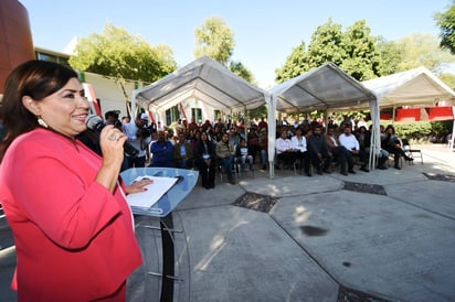 Feria. Las autoridades municipales y estatales presidieron el arranque de la II Feria del Empleo en la Deportiva de Lerdo. (CORTESÍA)