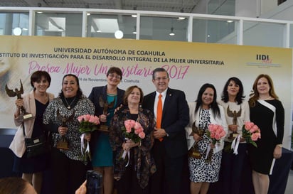 Destacadas. Se entregó la 'Presea Mujer Universitaria del Año'.