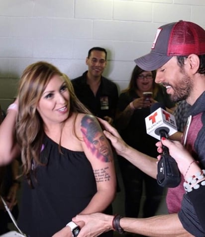 Enrique Iglesias se mostró contento con tan lindo gesto de su fan. (INSTAGRAM)