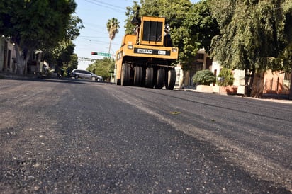 Pavimentación. Reanudan obras con la pavimentación de la avenida Mina; las obras concluirán esta misma semana. (EL SIGLO DE TORREÓN)