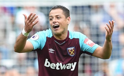 Hernández espera recuperarse de su lesión para pelear por un puesto en West Ham. (ARCHIVO)