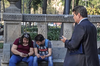 La telefonía móvil lideró las quejas con 37.4% del total, seguida por 35.5% de internet, 10.4% de telefonía fija y 9.7% de la televisión de paga. (ARCHIVO)