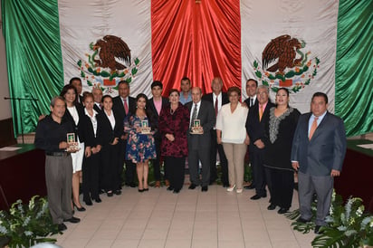 Destacados. En Lerdo fueron entregadas las preseas a Ciudadanos Distinguidos. También se realizó la coronación de la Reina. (EL SIGLO DE TORREÓN)