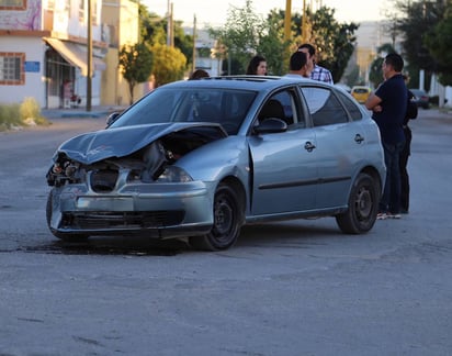 Accidente. Los daños materiales en ambas unidades involucradas fueron de consideración, según los peritos de Tránsito. (EL SIGLO DE TORREÓN) 