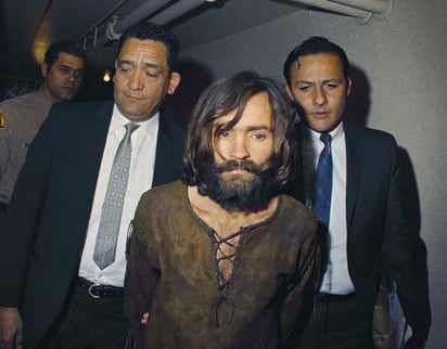 Peligroso. Charles Manson estremeció a EU en agosto de 1969 con una sangrienta espiral de violencia en la que él y los seguidores de su secta, conocidos como 'la familia Manson', asesinaron a siete personas para provocar una guerra racial.