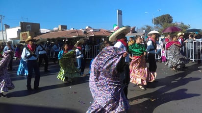 Fue en punto de las 9 de la mañana que dio inicio en la calle Chiapas en el Bulevar Venustiano Carranza el desfile de la Revolución Mexicana.