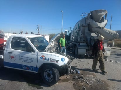 Al lugar acudieron paramédicos de la Cruz Roja, mismos que trasladaron al hombre a un hospital privado de la localidad.  (EL SIGLO DE TORREÓN)