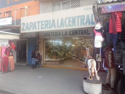 El robo ocurrió en la zaparía “Central”, misma que se e encuentra en el numero 1639 de la avenida hidalgo, casi esquina con la calle Múzquiz de dicho sector comercial.  (EL SIGLO DE TORREÓN) 
