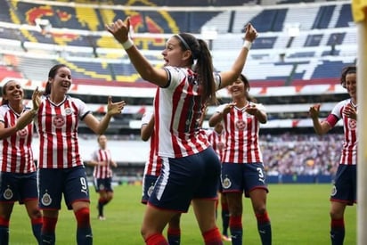 Subrayó que espera mañana un estadio de Chivas lleno, “pintado de rojiblanco, con gente que confía en nosotras y que espera lo mejor de cada una de nosotras, por lo que no vamos a defraudarles”. (ESPECIAL)