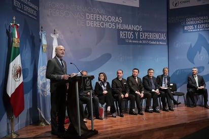 El relator especial de las Naciones Unidas sobre la situación de los defensores de derechos humanos, Michael Forst (podio), condenó hoy 'firmemente' el asesinato del presidente de la Comisión de Derechos Humanos del estado mexicano de BCS. (ARCHIVO)