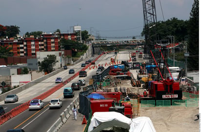 Bajo la lupa. Las irregularidades en la construcción del Paso Exprés de Cuernavaca apuntan a funcionarios de la Dirección General de Desarrollo Carretero y a la Dirección General de Carreteras.