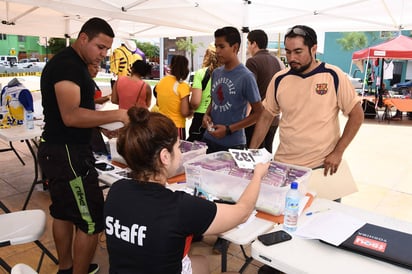 Los atletas inscritos irán a recoger hoy su paquete de participación. Van por los números para correr