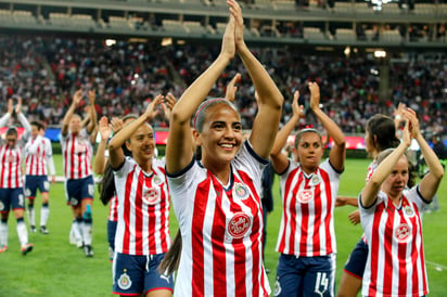 Las Chivas derrotaron ayer viernes 3-0 a Pachuca y con marcador global de 3-2 conquistaron el torneo Femenil. (EFE) 