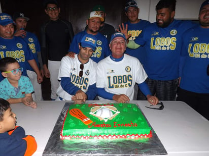 Este mismo año, Ernesto fue reconocido por la Liga de Beisbol Infantil Sertoma, ya que también tiene muchos años enseñando a jugar béisbol a los niños laguneros y es el delegado regional de las Ligas Pequeñas con sede en Wiiliamsport, Pensivlania.  (EL SIGLO DE TORREÓN)
