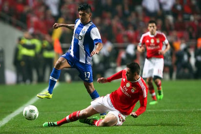 'Tecatito' fue expulsado en el duelo de hoy y no podrá participar ante Benfica. (Archivo)