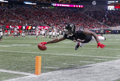 Julio Jones sumó 253 yardas por aire y tuvo dos anotaciones en la victoria de los Falcons. (AP)