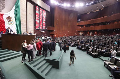 En una sesión maratónica, de más de cinco horas, y con más de 64 intervenciones, los legisladores desecharon uno a uno los 101 artículos que fueron reservados, por lo que el dictamen fue turnado al Senado para eventual aprobación. (ARCHIVO)