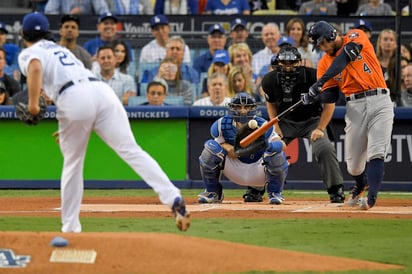 George Springer conectó doble y cuadrangular e impulsó dos carreras en el juego de ayer. (AP)