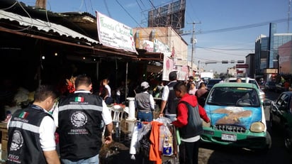 Realizaron un recorrido por el tradicional mercadito de las flores en este Día de Muertos a fin de detectar irregularidades. (EL SIGLO DE TORREÓN)