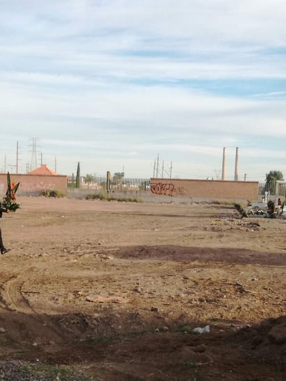 A diferencia de éste, el panteón Guadalupe, que se localiza en la colonia López Portillo ya quedó al 100 por ciento de su capacidad. (EL SIGLO DE TORREÓN)