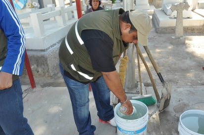 Combate. La Jurisdicción Sanitaria llama a la población a atender las recomendaciones para evitar enfermedades como el dengue. (EL SIGLO DE TORREÓN)