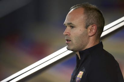 Iniesta se reincorporó a los entrenamientos con Barcelona. (ARCHIVO)