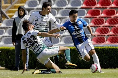 Santos Laguna y Querétaro igualaron a tres tantos. (Cortesía)