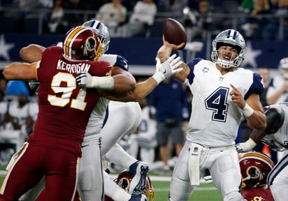 El mariscal de campo Dak Prescott lanzó dos pases de touchdown.