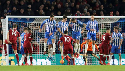 Philippe Coutinho (10) anotó de tiro libre el cuarto tanto del Liverpool. (AP)