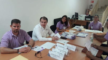 René de la Garza Giacoman, consejero del IEC, recordó que el pasado 01 de diciembre se lanzó la convocatoria para quienes buscan ser candidatos independientes para la elección de los presidentes municipales de las 38 alcaldías.