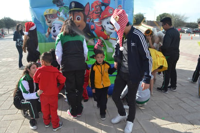 Se divierten. Desde temprana hora se instalaron brincolines para recibir a los niños y niñas de preescolar de toda La Laguna. (ANGÉLICA SANDOVAL)