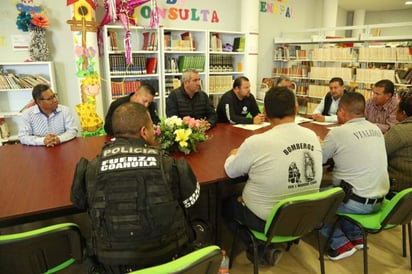 Flores Lavenant se reunió con directores y jefes de departamentos con el propósito de pedirles estén al pendiente de la contingencia que pudiera presentarse por las bajas temperaturas. (EL SIGLO DE TORREÓN)