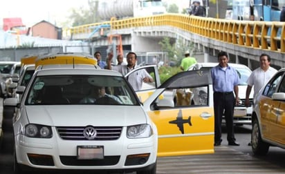 Autoridades capitalinas informaron que los hechos ocurrieron alrededor de las 12:00 horas en la avenida 602 y 608 Ruiz Cortines, colonia San Juan de Aragón Tercera Sección, cuando varios sujetos interceptaron la camioneta de Cometra, la cual transportaba dólares. (ARCHIVO)