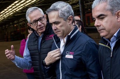 En entrevista, Mancera dijo que refrendó al panista que no será un factor de división del Frente; y su decisión de competir se basará en lo que disponga el PRD. (ARCHIVO)