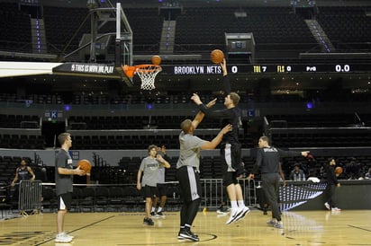 Los Nets de Brooklyn tuvieron una práctica ligera ayer en la Arena Ciudad de México. (Notimex)