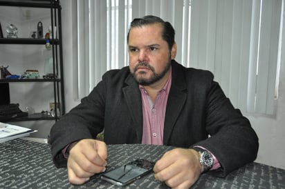 Detalles. Javier Quintero, fundador de Donadores Laguna informó sobre la visita de los señores Clos. (GUADALUPE MIRANDA)